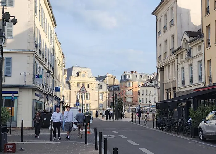 Apartment Centre - Rer A - Proche Paris & Versailles